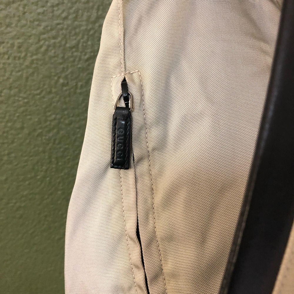 - Authentic Gucci Backpack canvas nylon leather beige and black - Picture 12 of 16